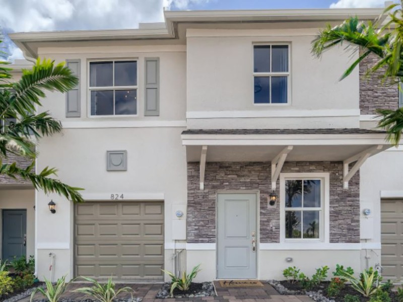 820 SE 16th Court Homestead Florida 33034